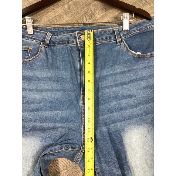 Shein Curve 3XL Ripped Distressed Capri Jeans Womens Blue Denim Strachey Fit New - Picture 6 of 9